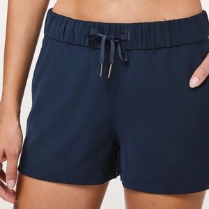 Lululemon On The Fly Short Sz 8